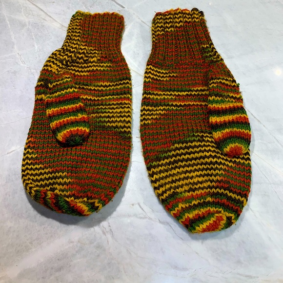 Vintage handmade mittens in autumnal colours - Picture 2 of 3